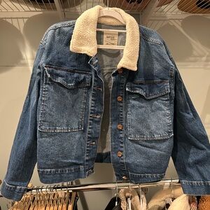 KENSIE | Women's Dark Blue Denim Jacket with Sherpa Collar